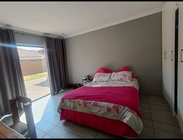 4 BEDROOM HOUSE FOR SALE IN VANDERBIJLPARK SE 8